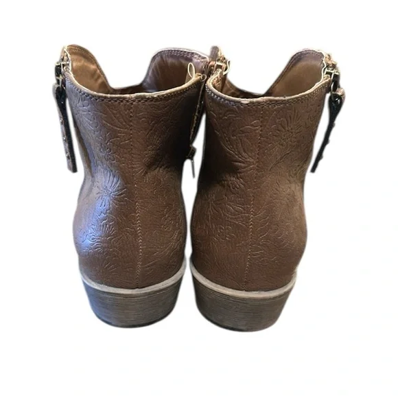 Very G Booties Slip On Side Zipper Closure Tan Womens Size 11 - Picture 7 of 13